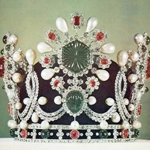 As coroas de Farah Diba