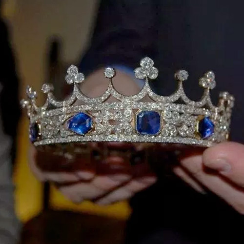 A coroa de safira mais famosa da história