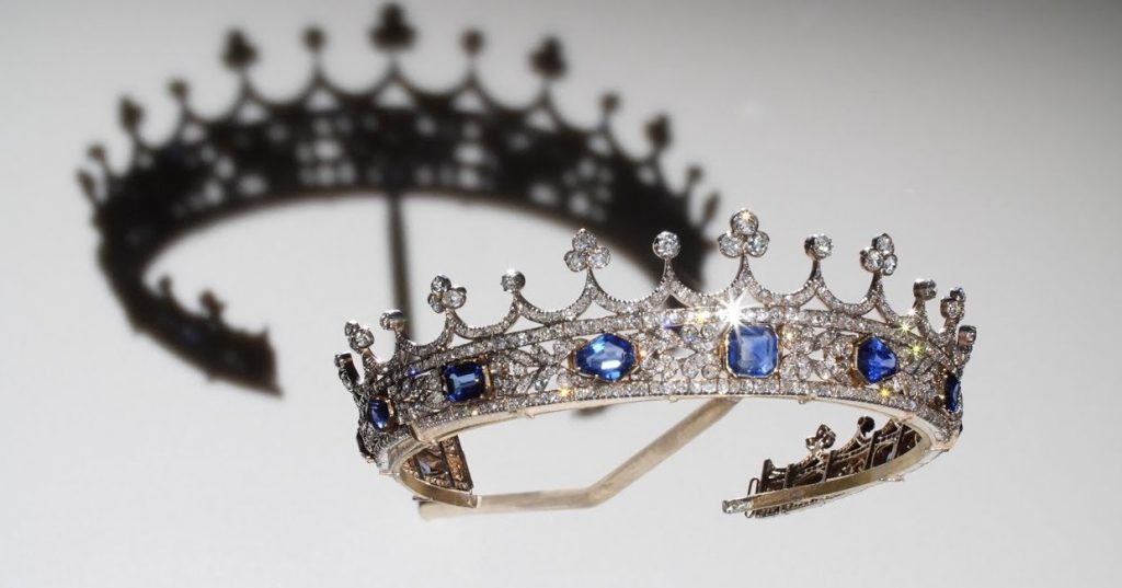 Oportunidade rara de conferir a tiara de safiras da Rainha Vitória